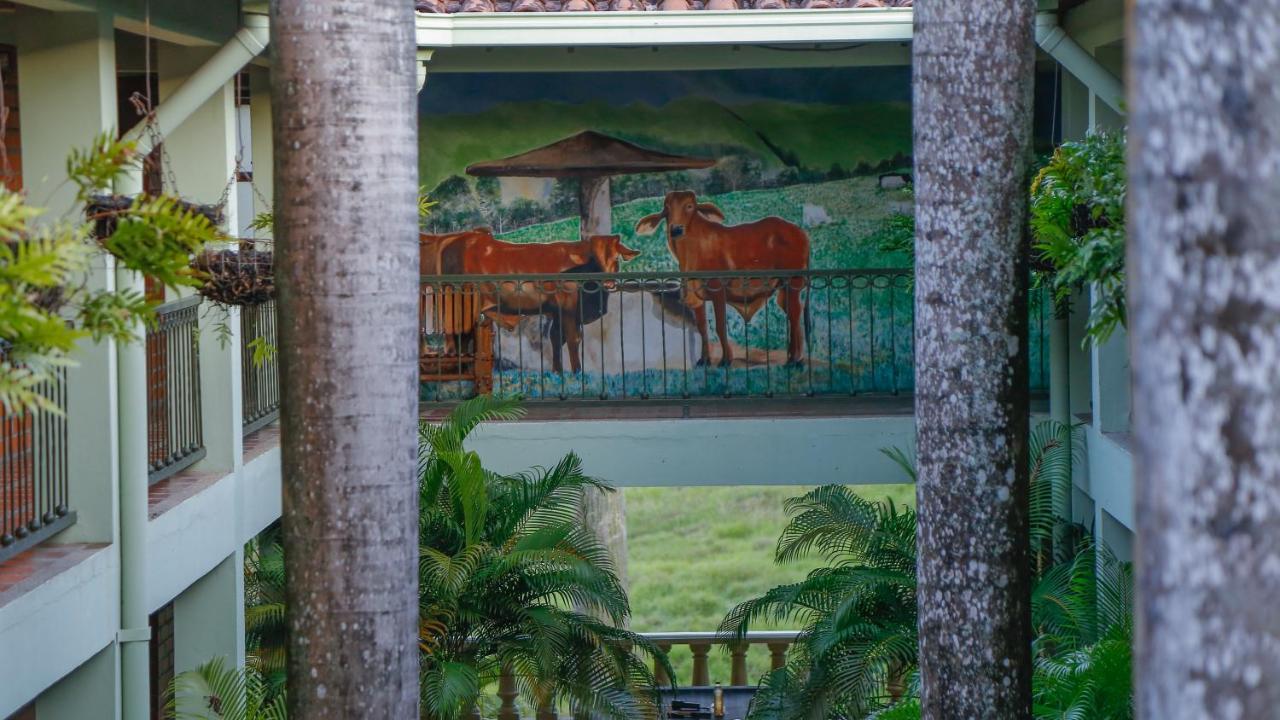 Hotel Y Restaurante Meson Del Gitano Caucasia Zewnętrze zdjęcie